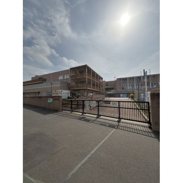 茅ヶ崎市常盤町 茅ヶ崎市立汐見台小学校(小学校)まで約800m(徒歩10分)