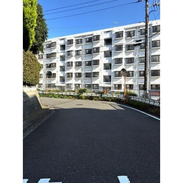 ハイツ東戸塚IIＢ棟 前面道路