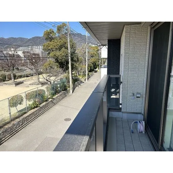 神戸市灘区上河原通４丁目 バルコニーには水栓がございます。
