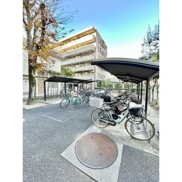 川口ハイデンス 屋根有駐輪場。