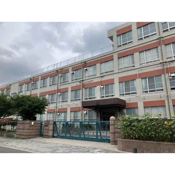名古屋市東区百人町 名古屋市立あずま中学校 約650m