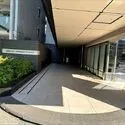 サンメゾン新金岡レジデンシャル 管理の行き届いたエントランススロープ