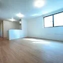 川崎市川崎区中島２丁目 ＜2階・リビング＞約16.3帖のリビングダイニングキッチン。床暖房完備。キッチンのうしろにはワーク…