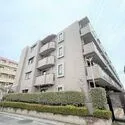 チサンマンション戸田 落ち着きのある色合いの外観となっております。