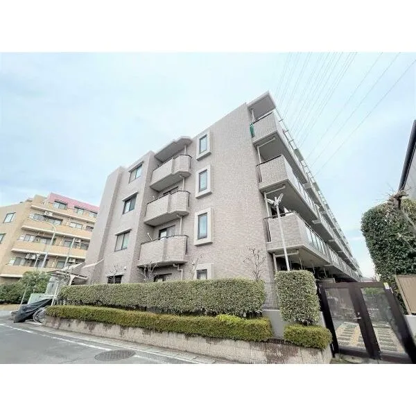 チサンマンション戸田 落ち着きのある色合いの外観となっております。