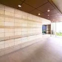 ライオンズ西宮北口室川町 ロ高級感のあるタイル貼りで落ち着いた空間を演出しています。