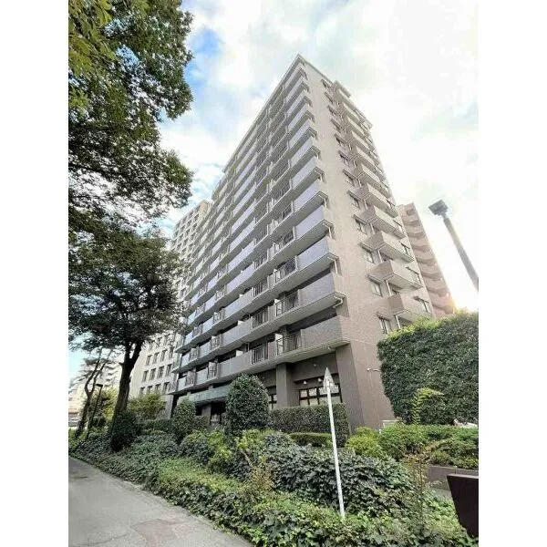 大宮大門パーク・ホームズ 落着きのある色味のマンション外観
