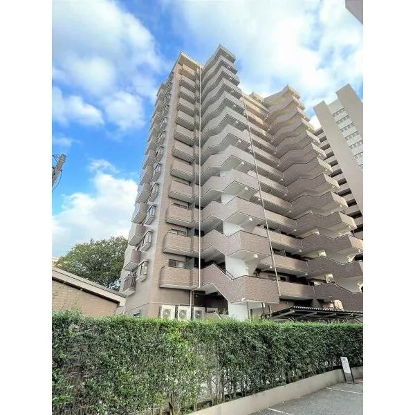 大宮大門パーク・ホームズ 氷川参道沿いのシンボル的なマンションです。