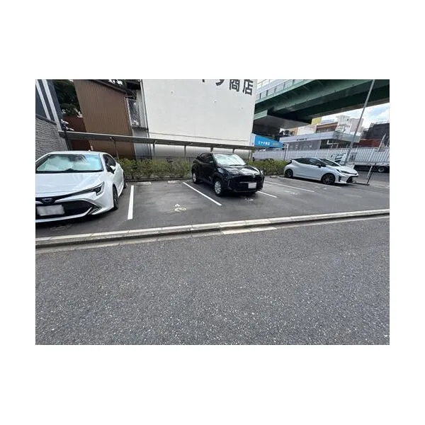 ディアレイシャス浅間町 駐車場