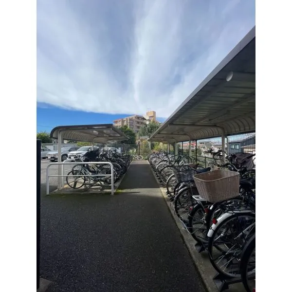 レヴィールファミリア上溝 駐輪場
