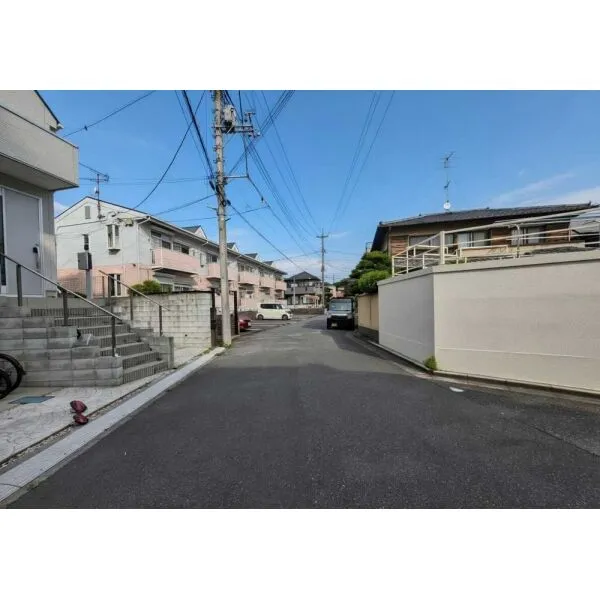 さいたま市緑区松木３丁目 前面道路：幅員：約6m(撮影年月：2026年07月)