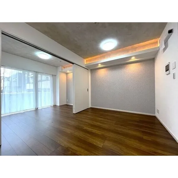 ダイナシティ高円寺 二重床構造が採用されています。柱の出っ張りが少なく、家具のレイアウトがしやすい間取りです。