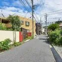 逗子市桜山１丁目 現地（古家あり）：写真左側