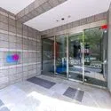 グローリオ新中野ブランデコ 不審者や勧誘員などが建物内に立ち入るのを防いでくれるオートロック付き。
