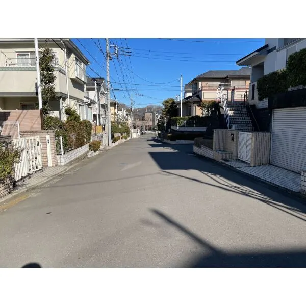 横浜市青葉区すみよし台 西側前面道路