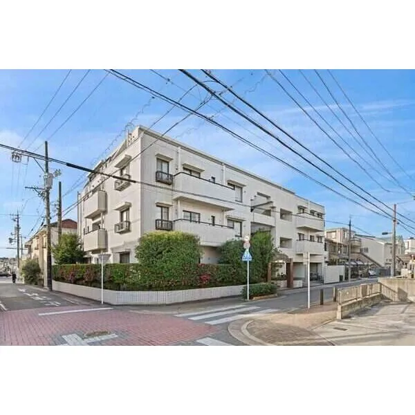 日岡町パークハウス 地上5階建ての2階部分、南向き角住戸です。大切なご家族の一員であるペットと暮らせます(細則有り)。