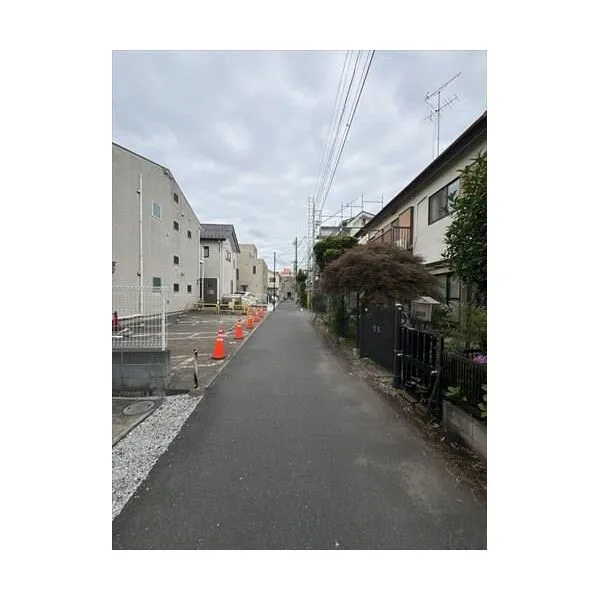 狛江市猪方3丁目 南側前面道路