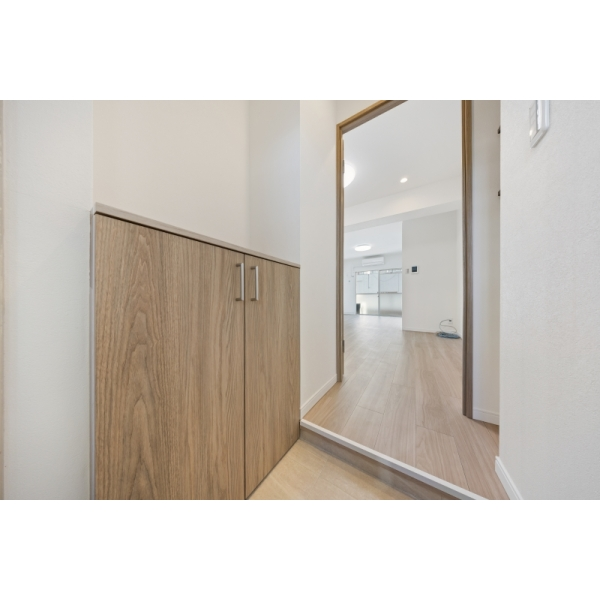 ニューハウス亀戸 玄関：2025年11月新規張替え（床材上張り）