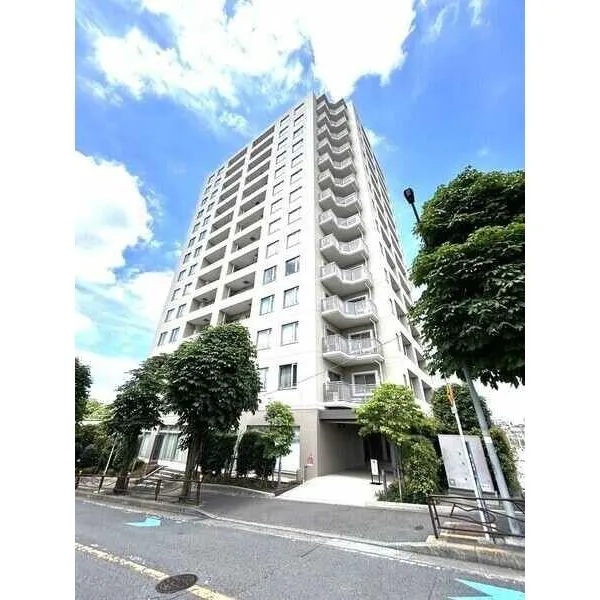 新百合ヶ丘パークハウス4番街 陽当り・通風良好な南東・南西角住戸。バルコニーは2か所あり、LDと全洋室がバルコニーに面します。