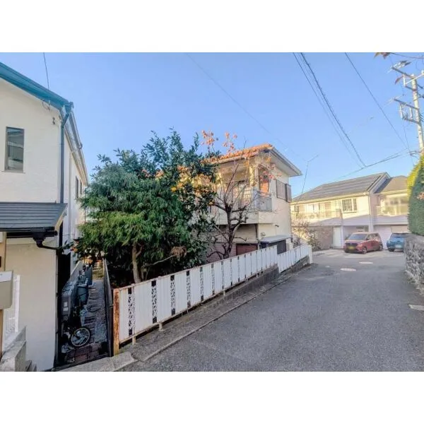 町田市高ヶ坂４丁目 前面道路(撮影年月：2025年12月)