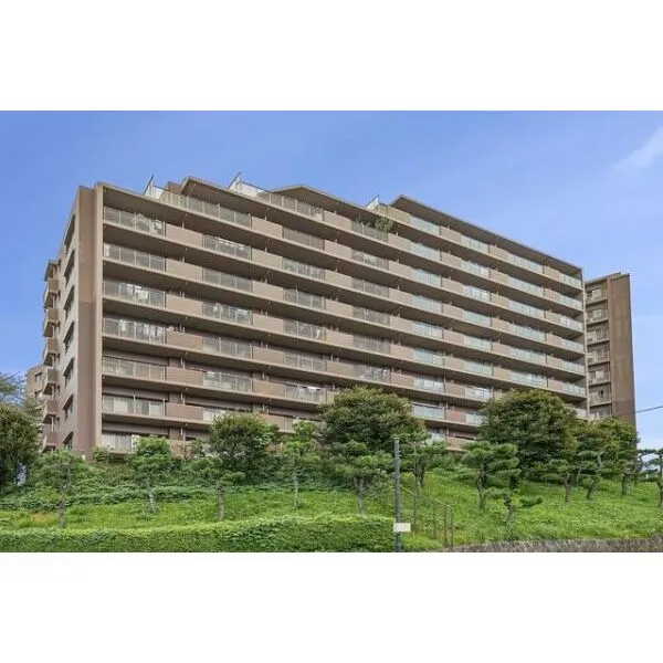 ユニヴェルシオール学園の丘 外観