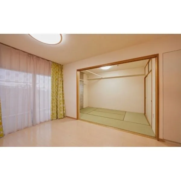 ユニヴェルシオール学園の丘 実物の室内写真を元に、家具を消す加工を行ったイメージ写真です。