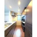セントガーデン海老名II街区 角部屋の為窓があり、深型食洗器・カップボード設置のキッチン