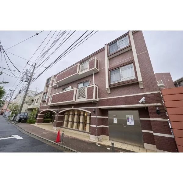 アンビシャス西新井 2007年築。総戸数86戸のマンション。