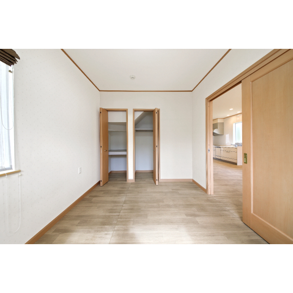 柏市酒井根４丁目 １階LDK横の洋室約6.1畳