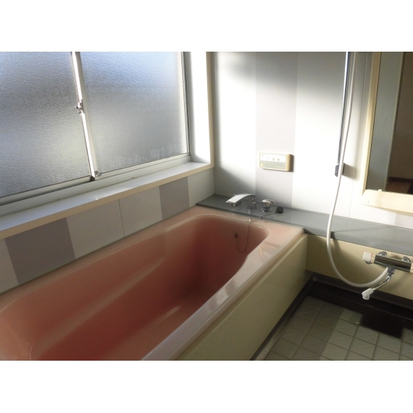 豊中市清風荘１丁目 ２階浴室にも窓があります。