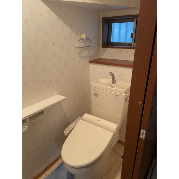 足立区綾瀬６丁目 1階トイレ。家具・調度品は価格に含まれません。