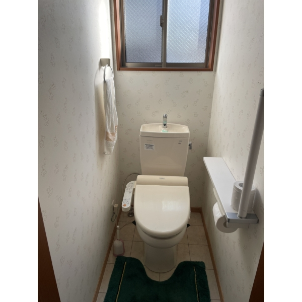 足立区綾瀬６丁目 2階トイレ。家具・調度品は価格に含まれません。