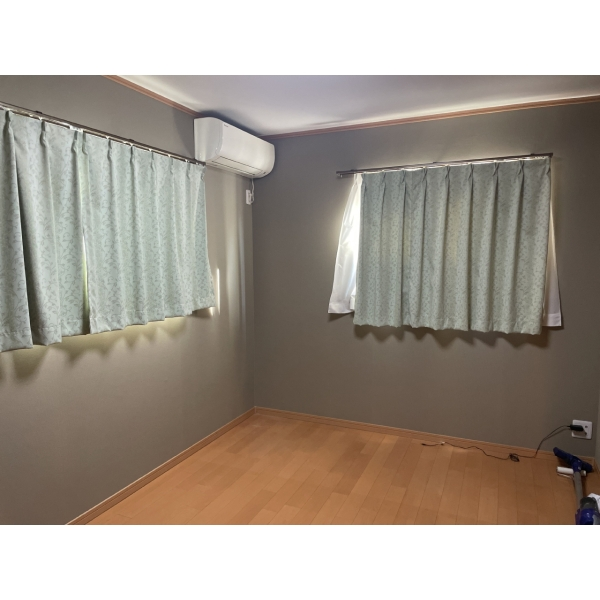 足立区綾瀬６丁目 2階北側洋室。家具・調度品は価格に含まれません。