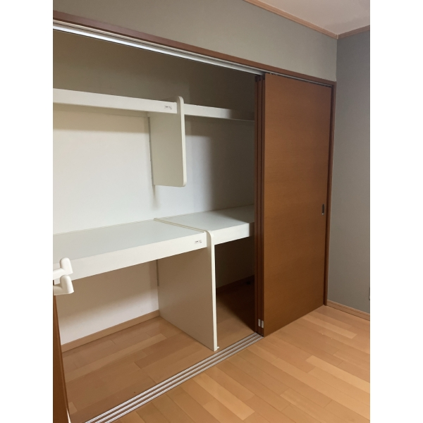 足立区綾瀬６丁目 2階北側洋室収納。家具・調度品は価格に含まれません。