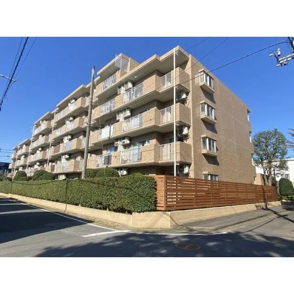 ル・アール東林間　ＴＨＥ　ＲＥＳＩＤＥＮＣＥ 1992年3月築。「東林間」駅徒歩12分。2019年一棟リノベーションされたマンションです