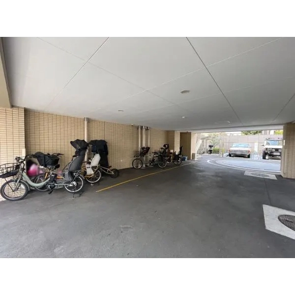 グランスイート三軒茶屋レジデンス 自転車置場