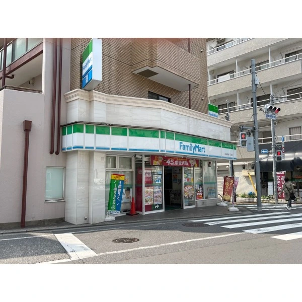 グランスイート三軒茶屋レジデンス ファミリーマート三軒茶屋1丁目店(コンビニ)まで約160m(徒歩2分)