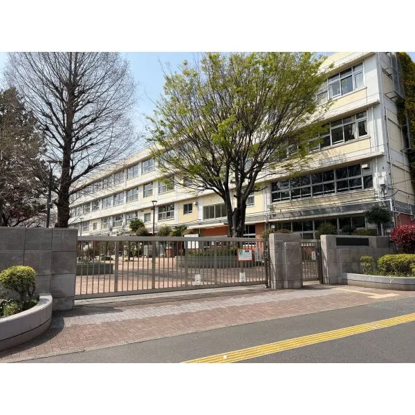 グランスイート三軒茶屋レジデンス 区立三宿中学校(中学校)まで約1000m(徒歩13分)