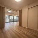 千葉みなとパークハウス弐番館 洋室(3)の戸を開放すると、リビングと接続可能です！