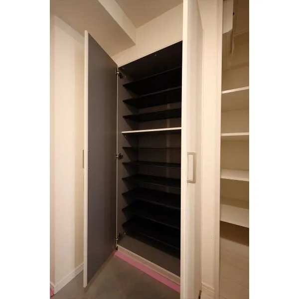 コスモ大島ロイヤルフォルム 下足入