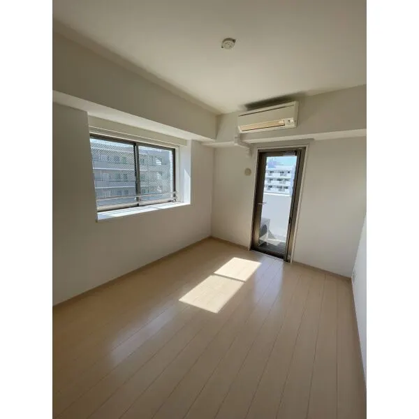 ローヤルシティ北松戸 北西側バルコニーに面した洋室約6.0畳