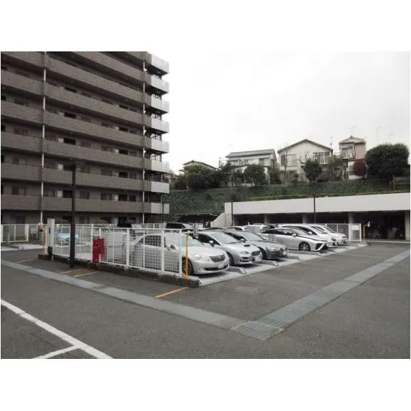 レールシティ十条清水坂公園の駐車スペース