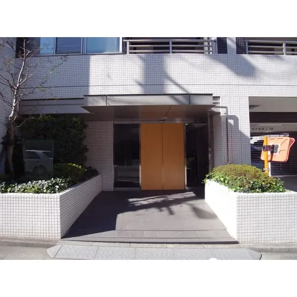 D’グランセ学芸大学のエントランス