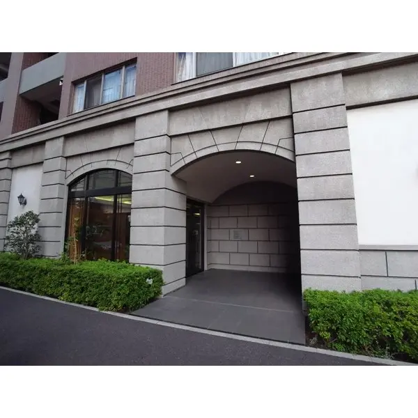 ファミールアクアージュのエントランス