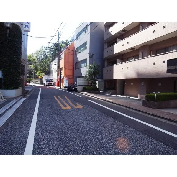 アビテ市ヶ谷五番町のその他（外観、エントランス、前面の通り等）