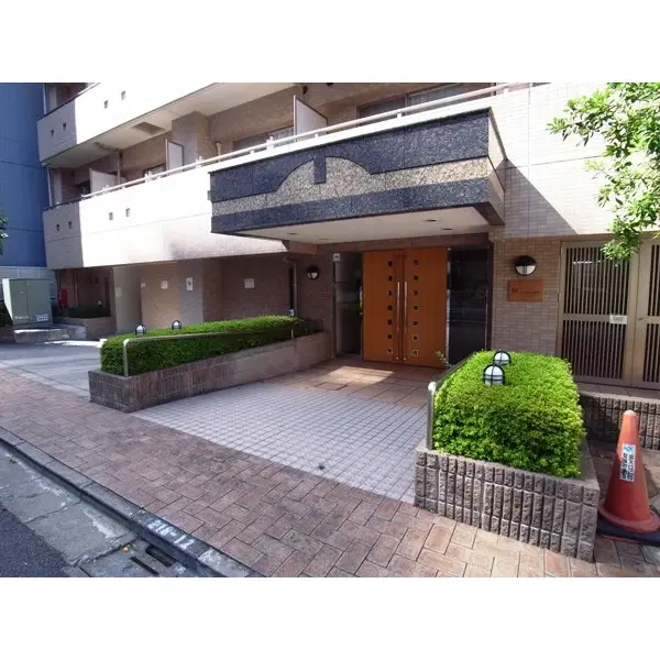 アビテ市ヶ谷五番町のエントランス