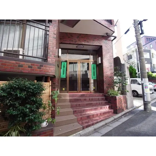 グラン三番町のエントランス