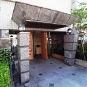 アビテ市ヶ谷納戸町のエントランス