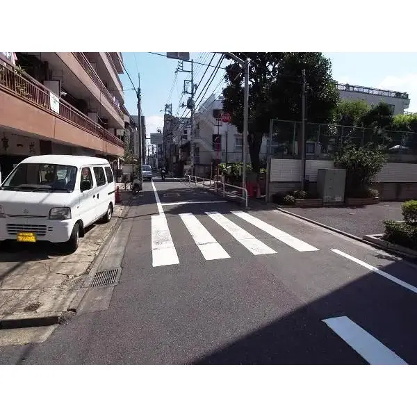 アビテ市ヶ谷納戸町のその他（外観、エントランス、前面の通り等）