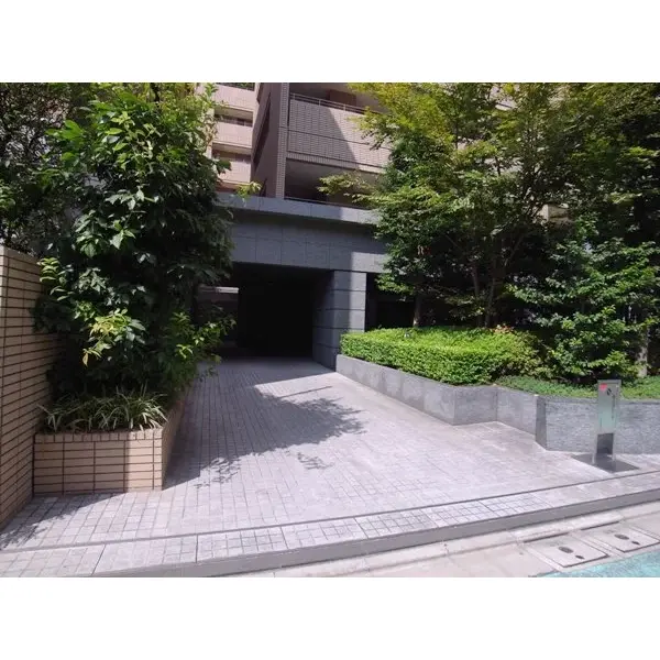 ホーマット三番町のエントランス